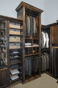 LAMINATE WALK-IN CLOSET SYSTEM IN COCOA WITH LOWLAND WOOD FRONTS, TRADITIONAL BASE AND CROWN MOLDING AND ENGAGE ACCESSORIES