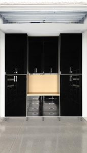 STYLISH CUSTOM GARAGE CABINETS IN HIGH GLOSS BLACK