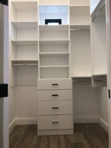 SMALL WALK-IN CLOSET FOR TEEN
