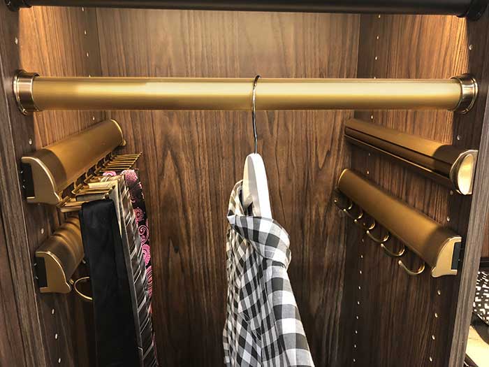 mattegoldaccessories Closets