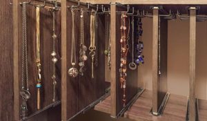 PULL-OUT NECKLACE ORGANIZER