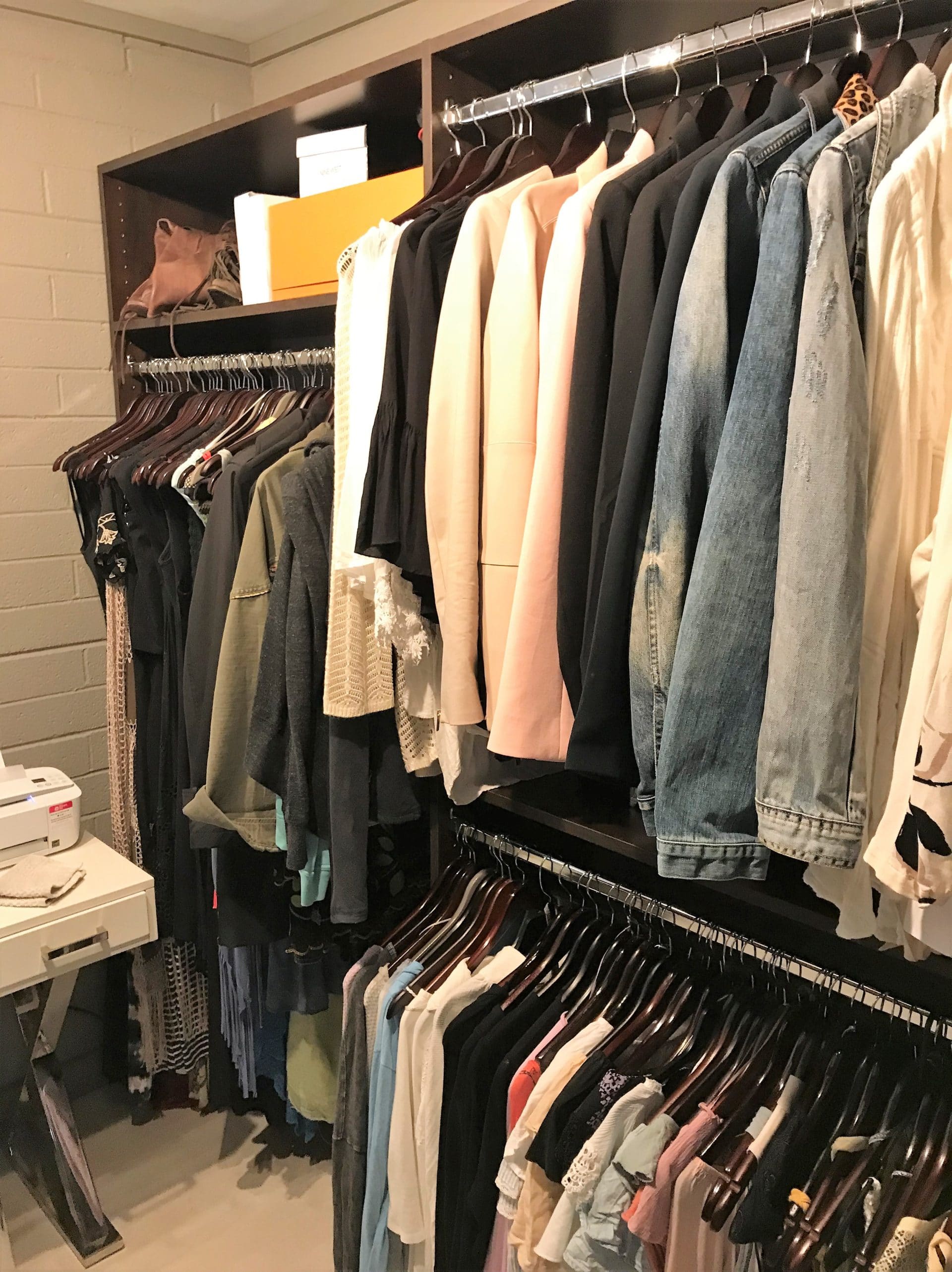ORGANIZED SMALL WALK IN CLOSET | Austin-Morgan Closets