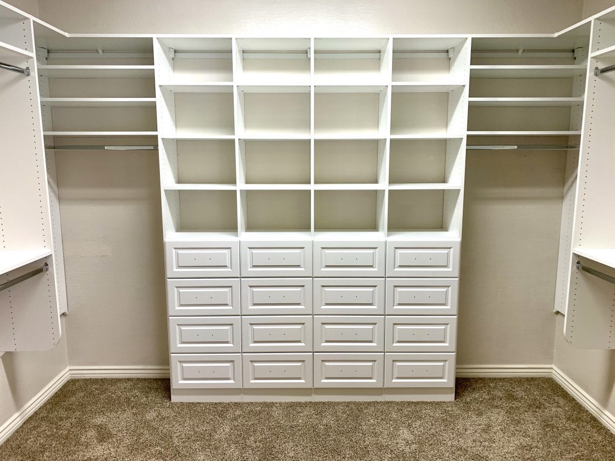 https://www.austinmorganclosets.com/bin/uploads/2020/02/Classic-White-Closet-Drawers-with-Upper-Shelving-1200x900.jpg